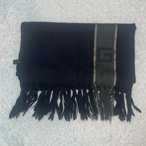 Gucci G Logo Wool Silk Unisex Scarf with Fringe in Black Gray Colorblock Stripe - Picture 4 of 6
